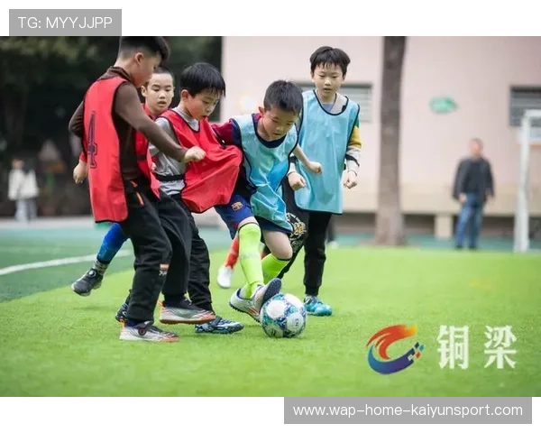 青春热血燃绿茵以文明为号召共筑和谐足球场盛宴 青春热血燃绿茵以文明为号召共筑和谐足球场盛宴