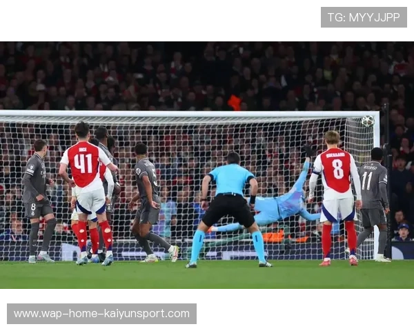 欧冠激战连连:阿森纳十连胜领跑 利物浦力克皇马 拜仁客场胜巴黎 欧冠激战连连:阿森纳十连胜领跑 利物浦力克皇马 拜仁客场胜巴黎