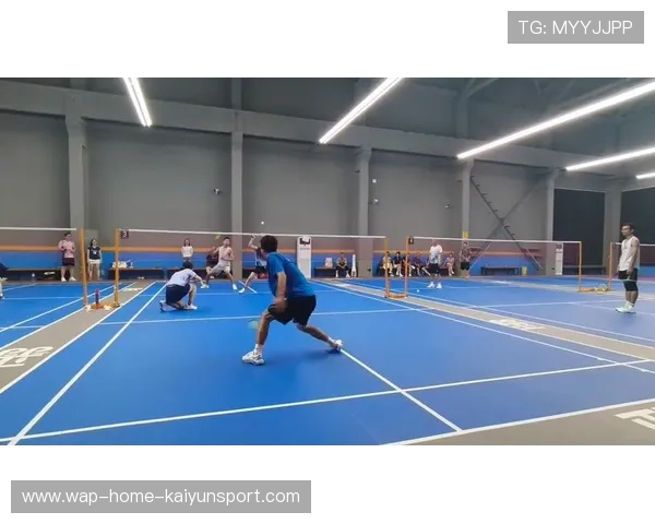 羽毛球场上一次改变站位造成连锁失误被热议