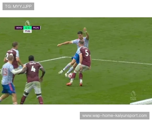 足坛一夜动态：利物浦4连败！曼联3连胜切尔西遭绝杀，C罗950球，曼联队利物浦