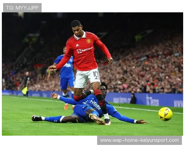 拉什福德点球稳稳罚中曼联锁定胜利