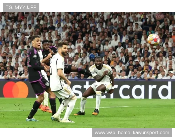 维尼修斯直塞队友门前补射完成绝杀