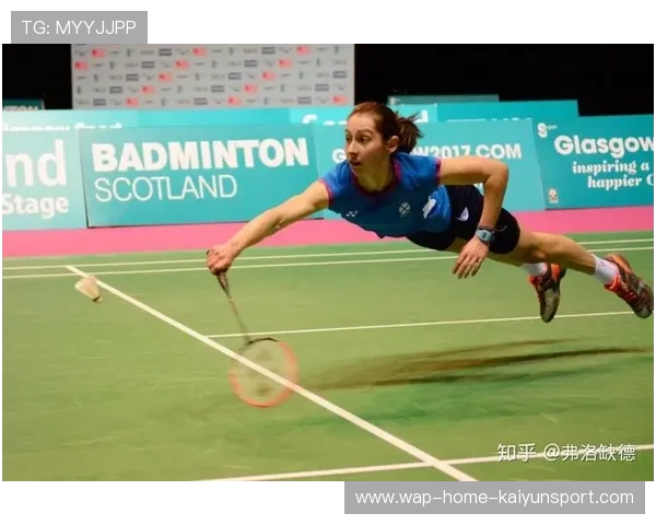 羽毛球鱼跃救球超燃：激情碰撞的赛场瞬间